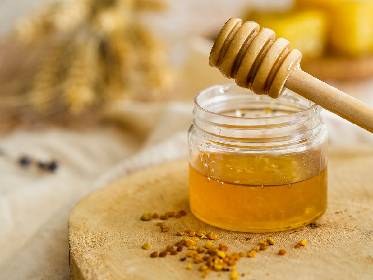 can honey help a sore throat